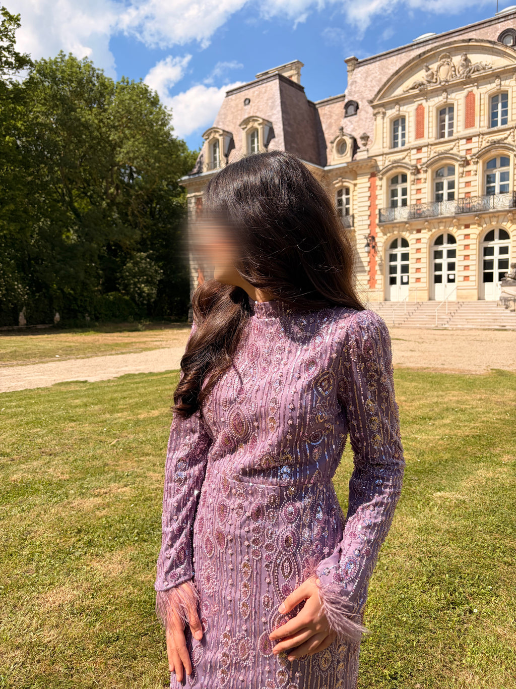 Robe de soirée lilas à détails brillants
