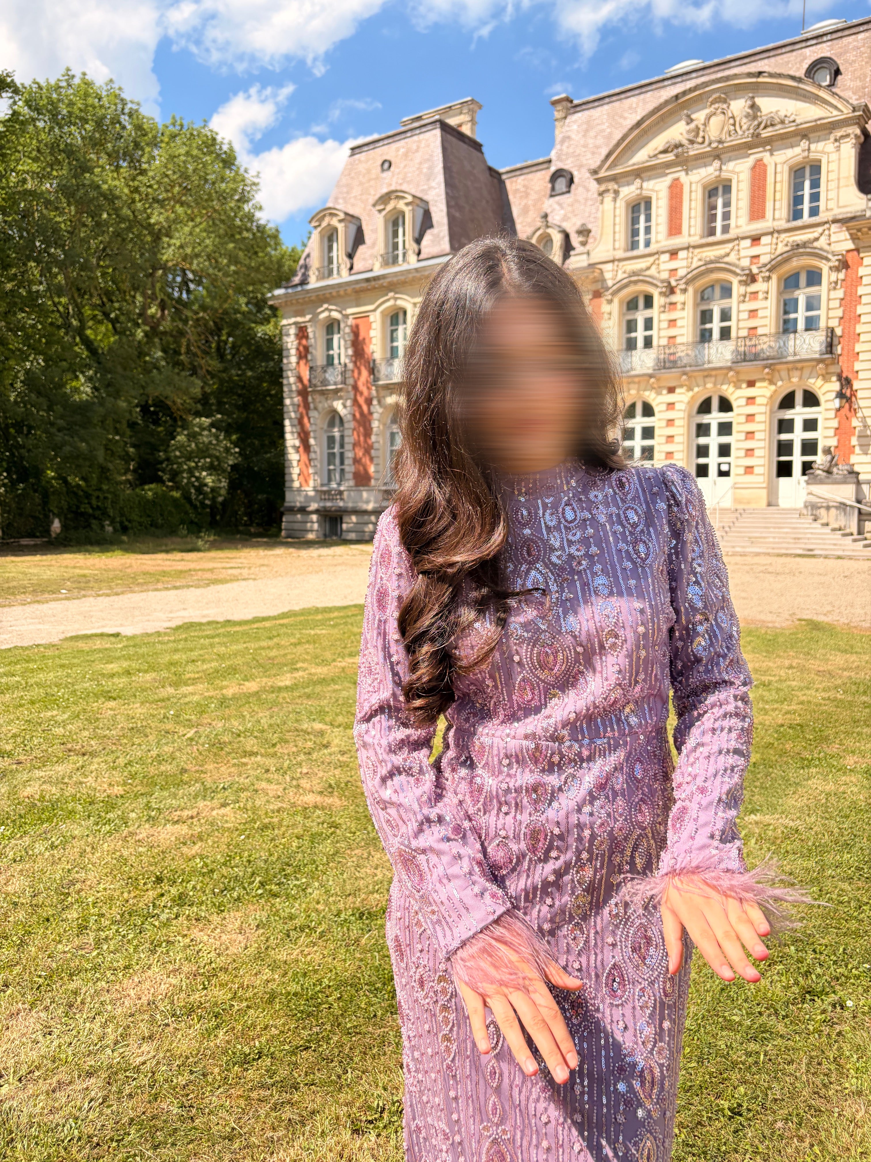 Robe de soirée lilas à détails brillants