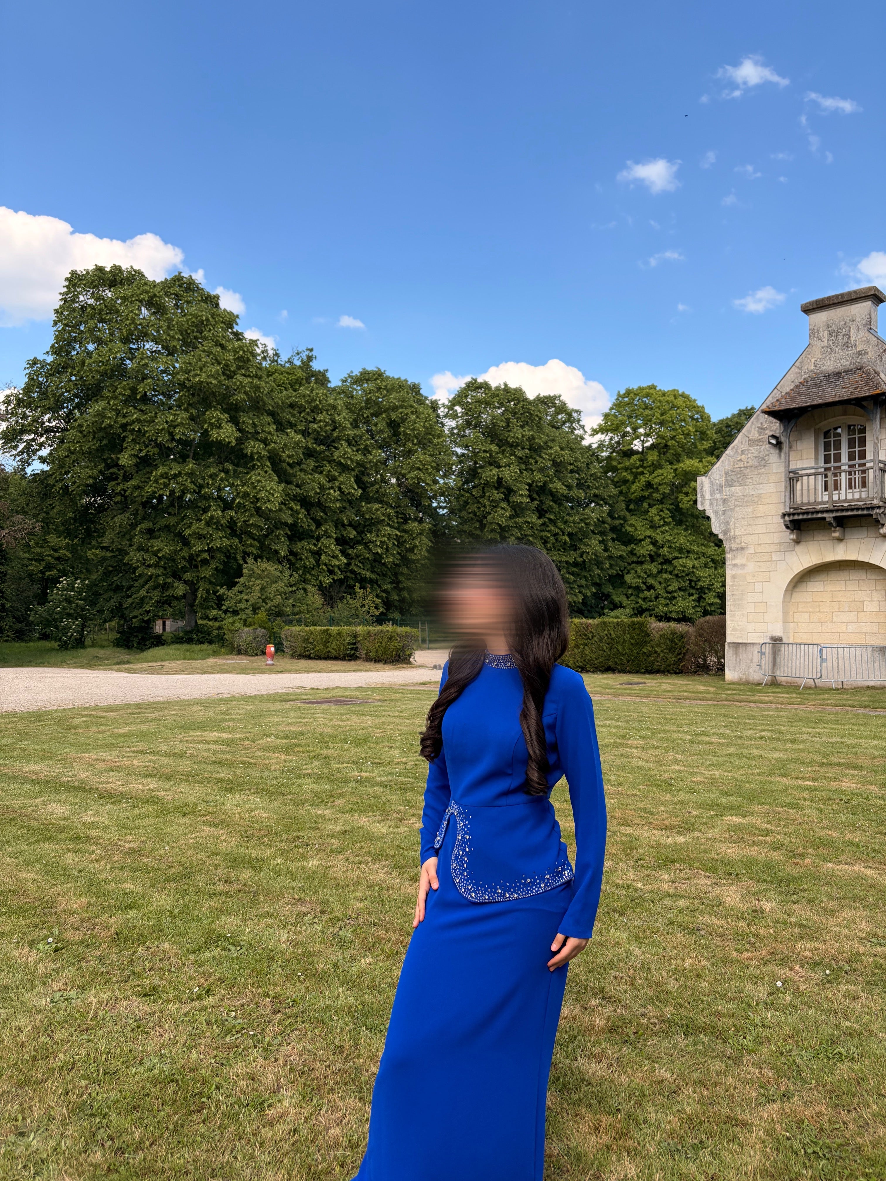 Robe de soirée bleu roi avec cape amovible