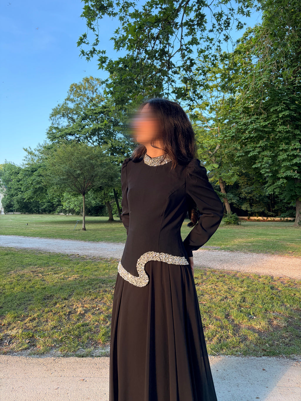 Robe de Soirée Noire avec Détails Argentés Scintillants